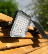 Charger l'image dans la galerie, Projecteur mural solaire LED 10 Watt IP65 à détecteur de mouvement