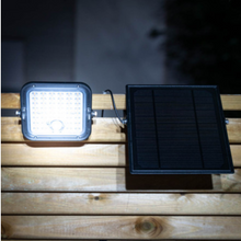 Charger l'image dans la galerie, Projecteur mural solaire LED 10 Watt IP65 à détecteur de mouvement