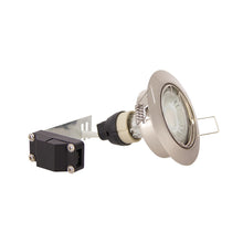 Cargar imagen en el visor de la galería, Ces spots encastrés sont fournis avec ses ampoules GU10.
Ces ampoules délivrent une intensité lumineuse de 345 lumens et libèrent une température de couleur blanc neutre 4000 K. La lumière émise est naturelle et productive.